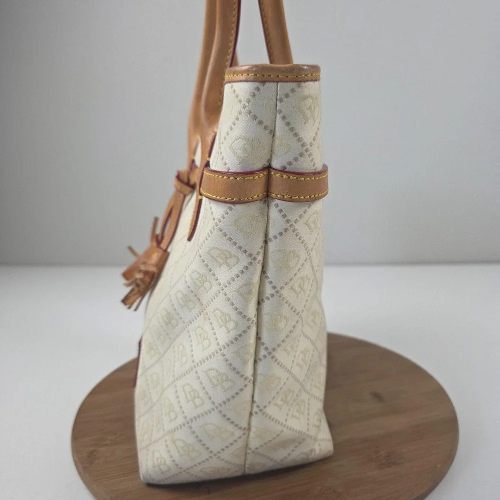 Dooney & Bourke Tote Bag Womens Medium Beige Leather Tassel Shoulder Purse